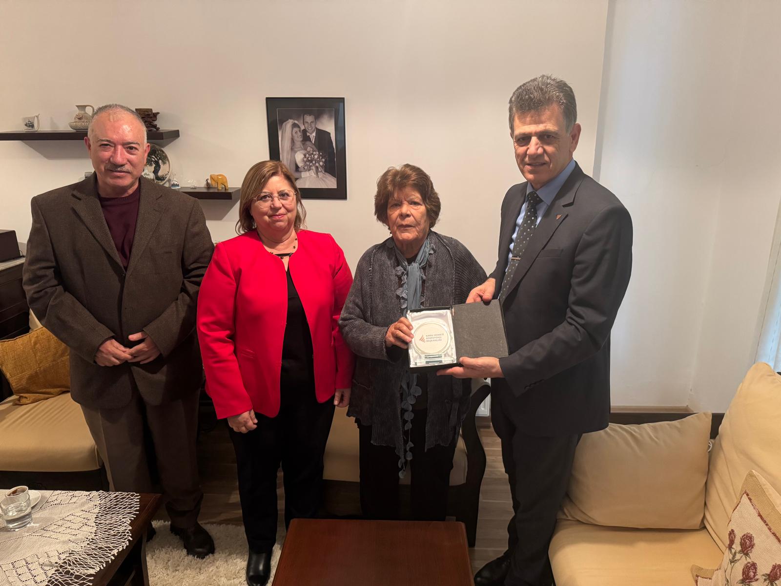 ESKİ KOMİSYON ÜYELERİ ŞERMİN KOTAK VE VESİLE USAR’A ZİYARET..